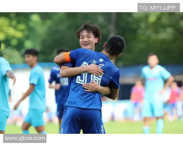 重庆足球队以67分领跑挑战赛积分榜展现强劲实力与团队合作精神